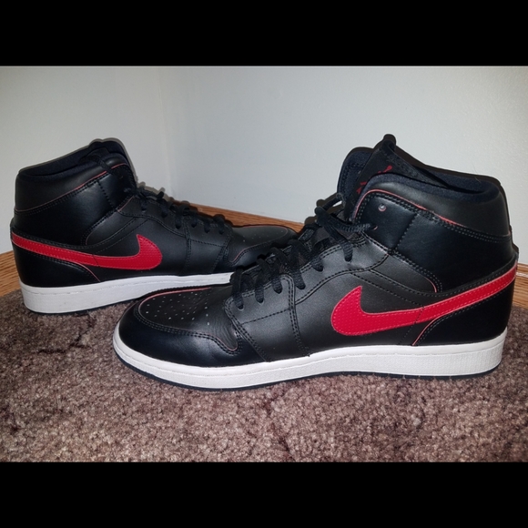 Jordan Other - Nike Air Jordan Retro Mid Basketball Sneakers 9.5